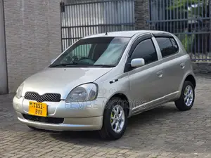 Photo - Toyota Vitz 2004 Silver