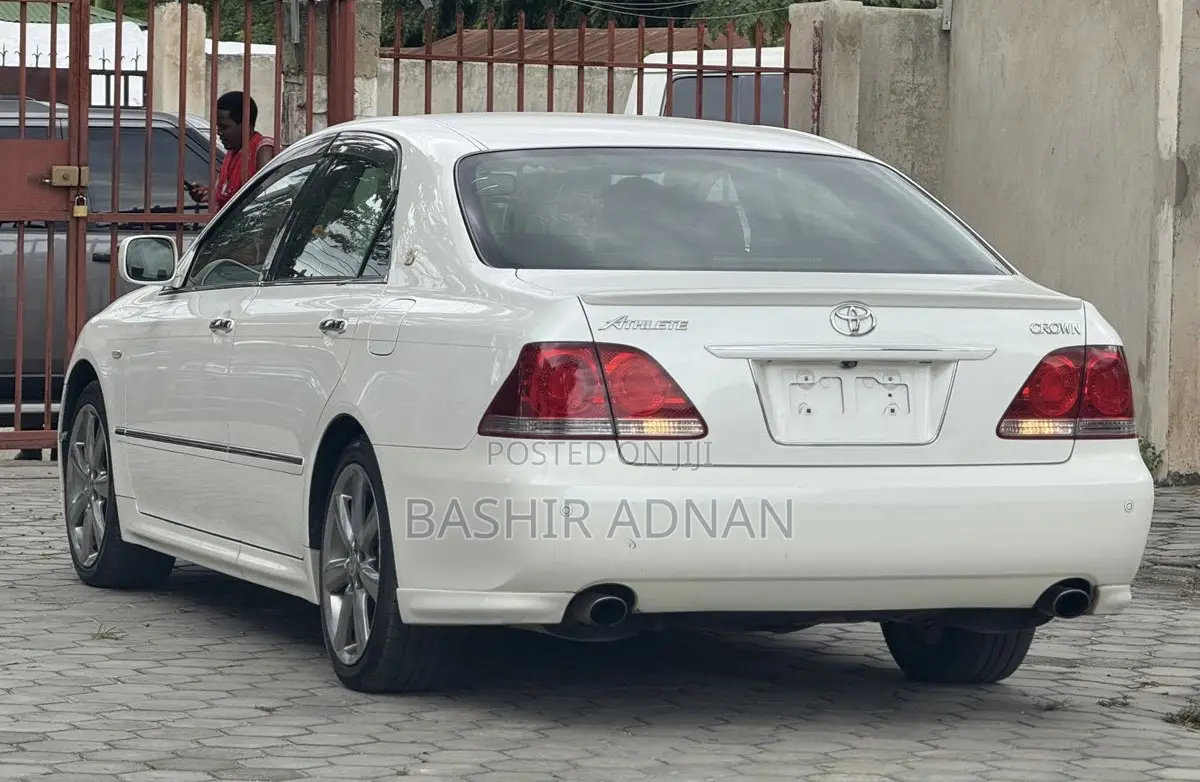 Toyota Crown 2005 White