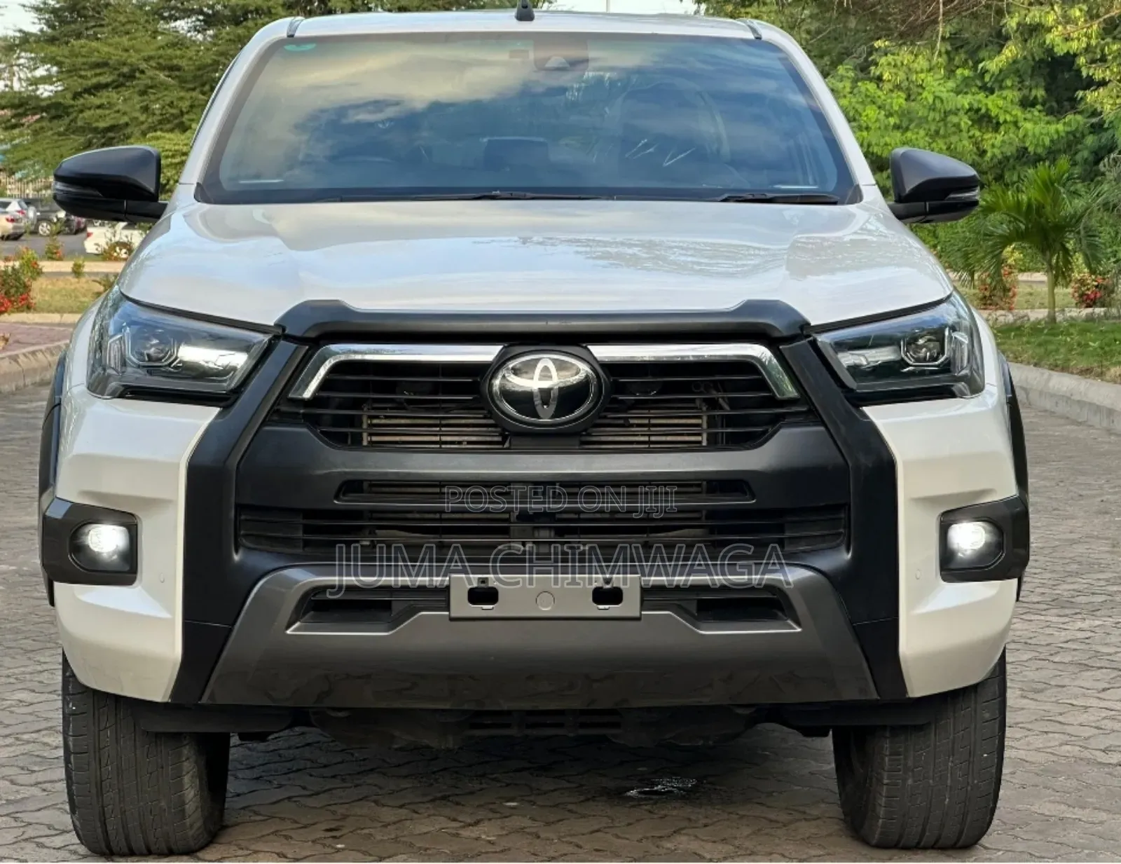 Toyota Hilux 2023 White