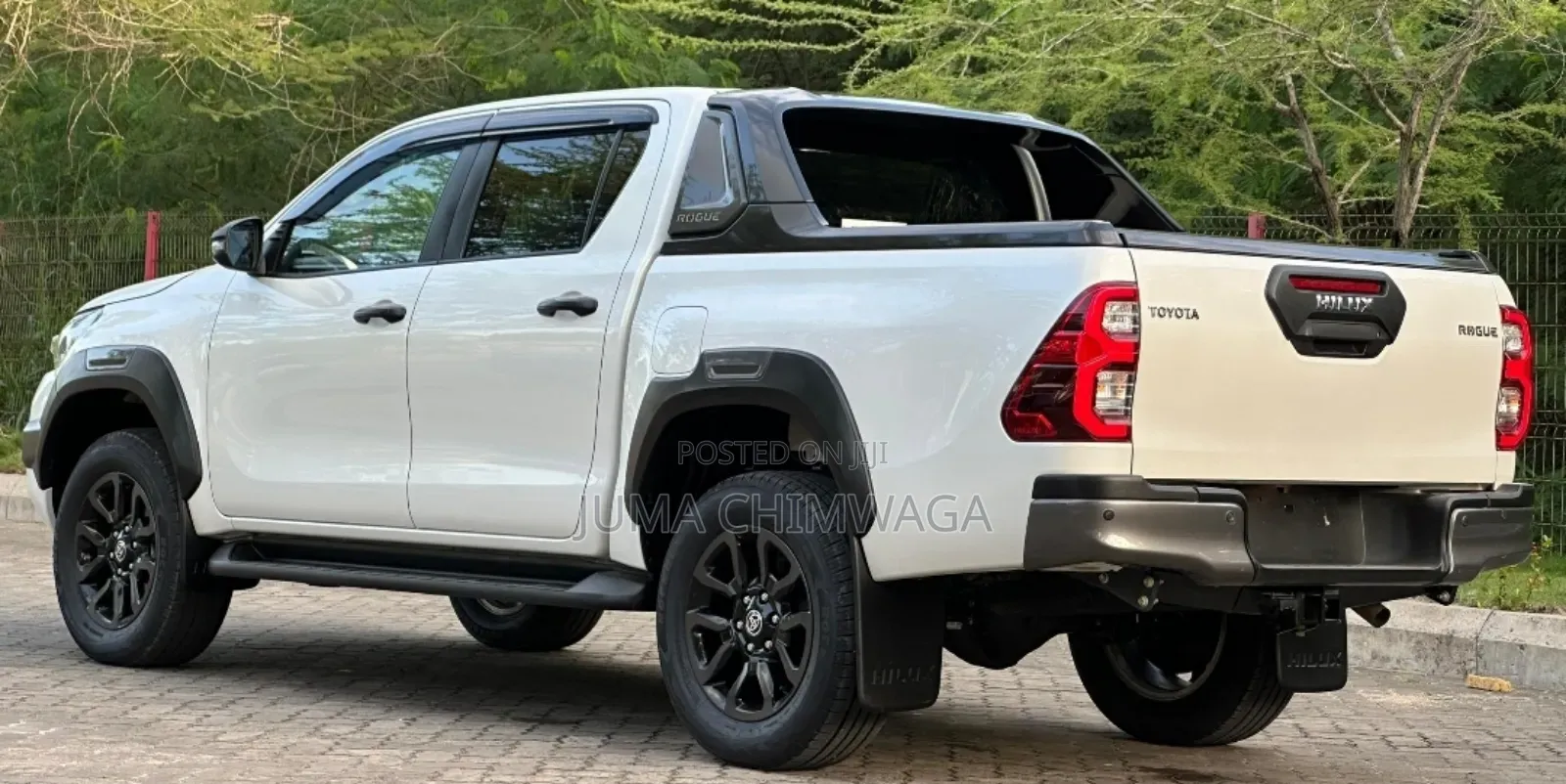 Toyota Hilux 2023 White