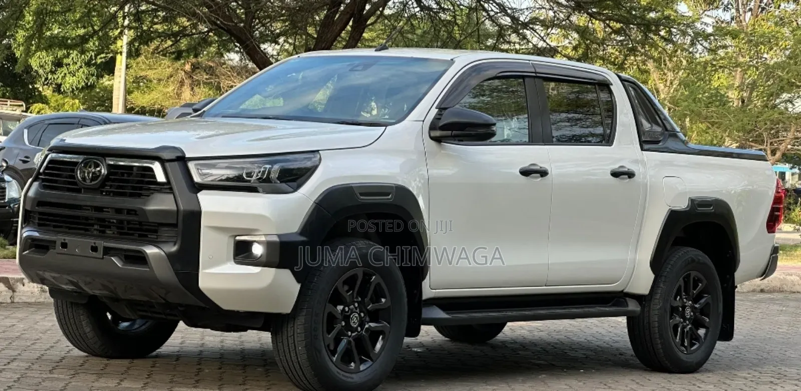 Toyota Hilux 2023 White