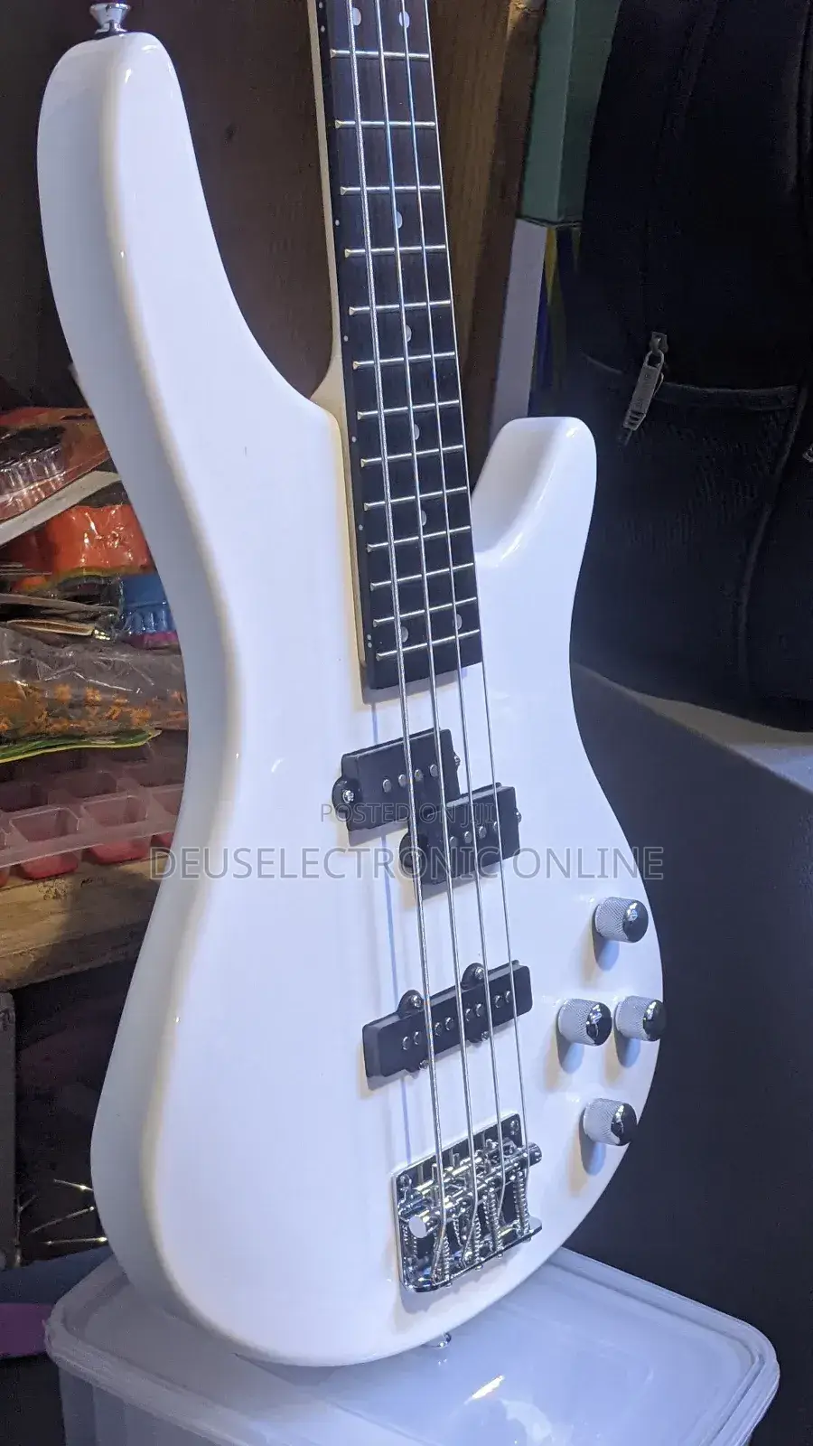 Electric Bass Guitar 4 Nyuzi