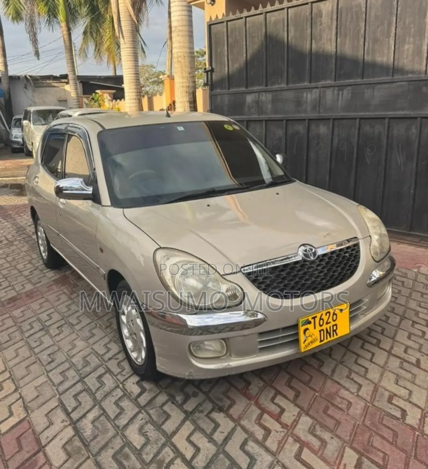 Toyota Duet 2002 Gold
