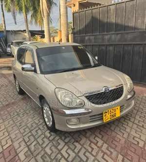 Toyota Duet 2002 Gold