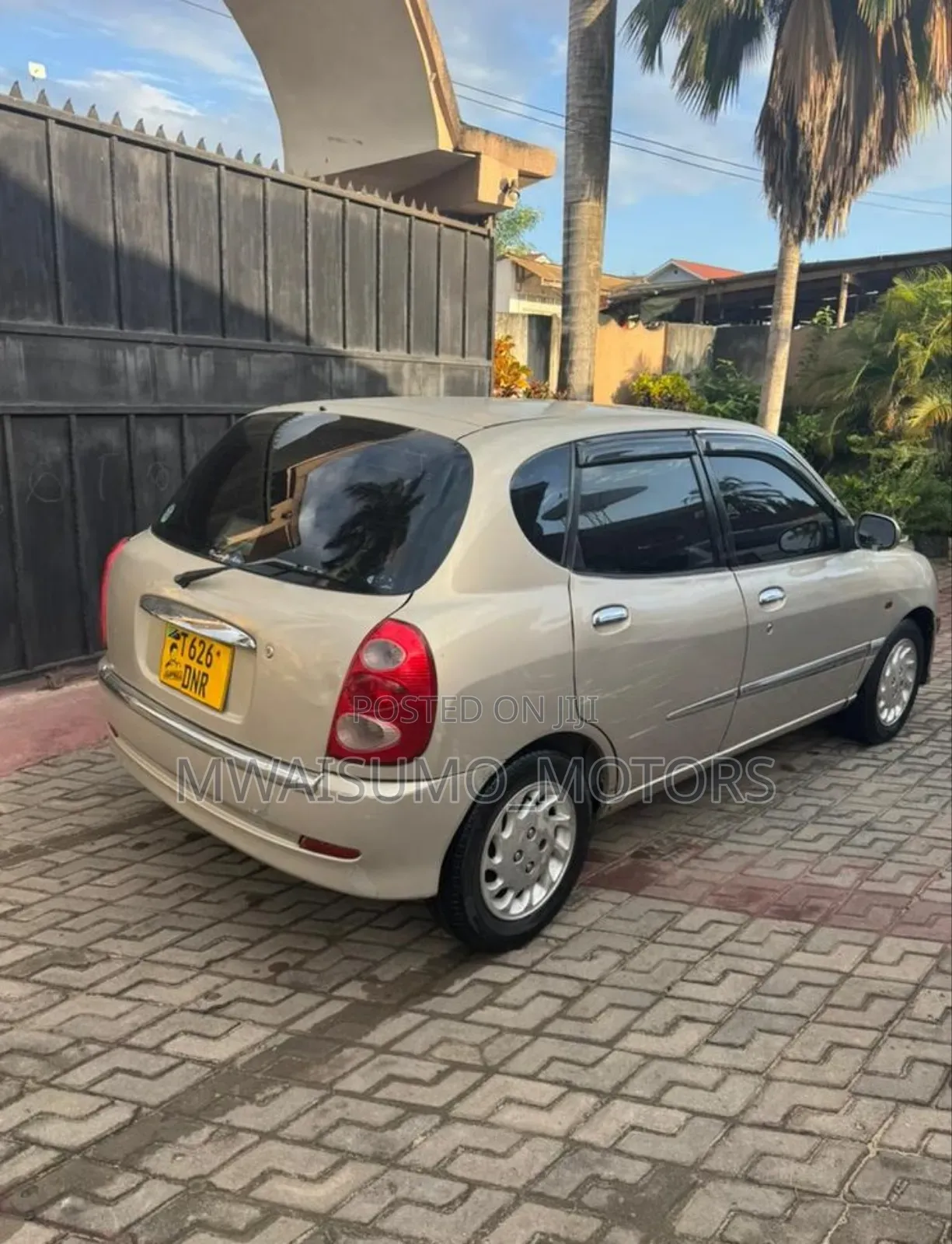 Toyota Duet 2002 Gold