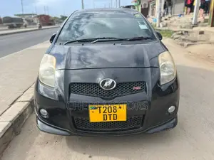 Photo - Toyota Vitz 2004 Black