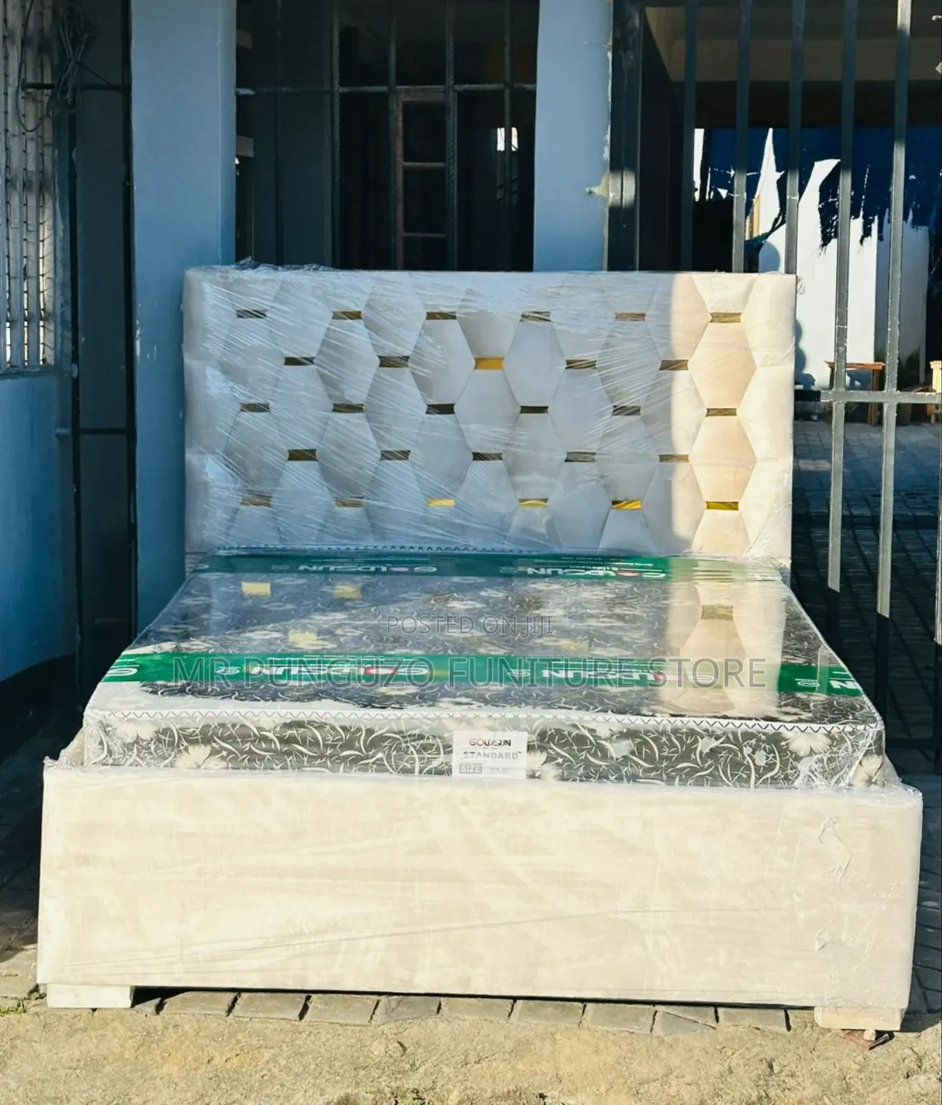 Bed Sofa Classic Sana Vvip
