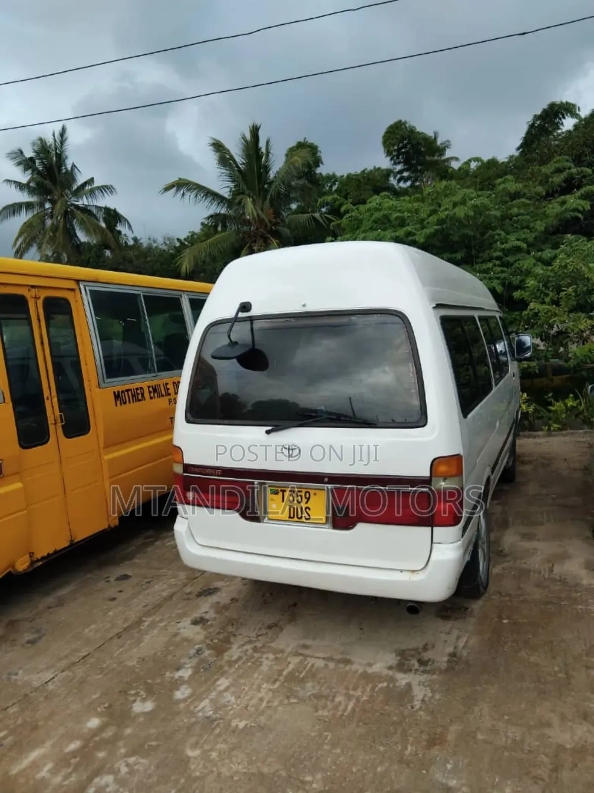 Toyota Grand HiAce 2004 White