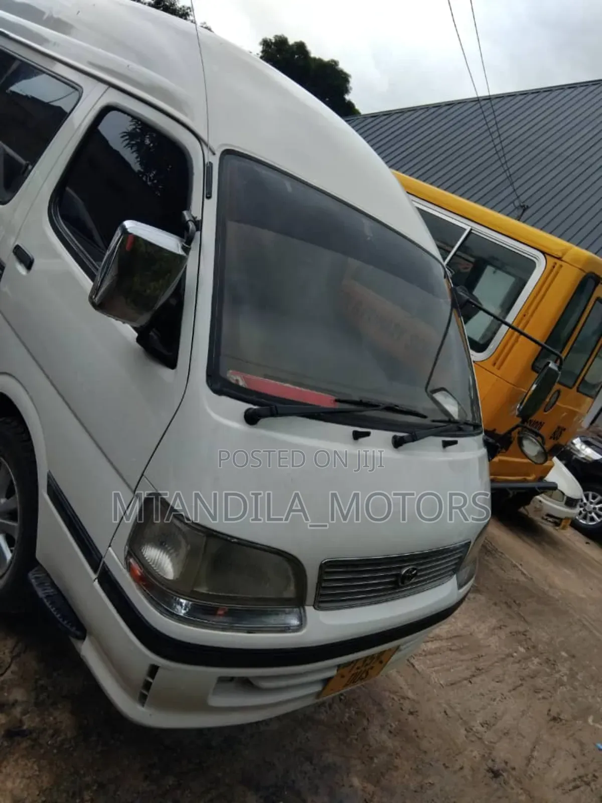 Toyota Grand HiAce 2004 White