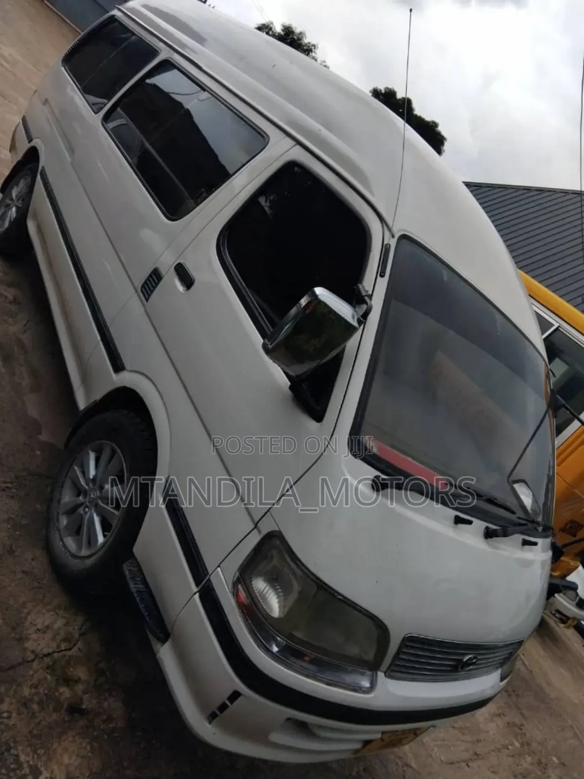 Toyota Grand HiAce 2004 White