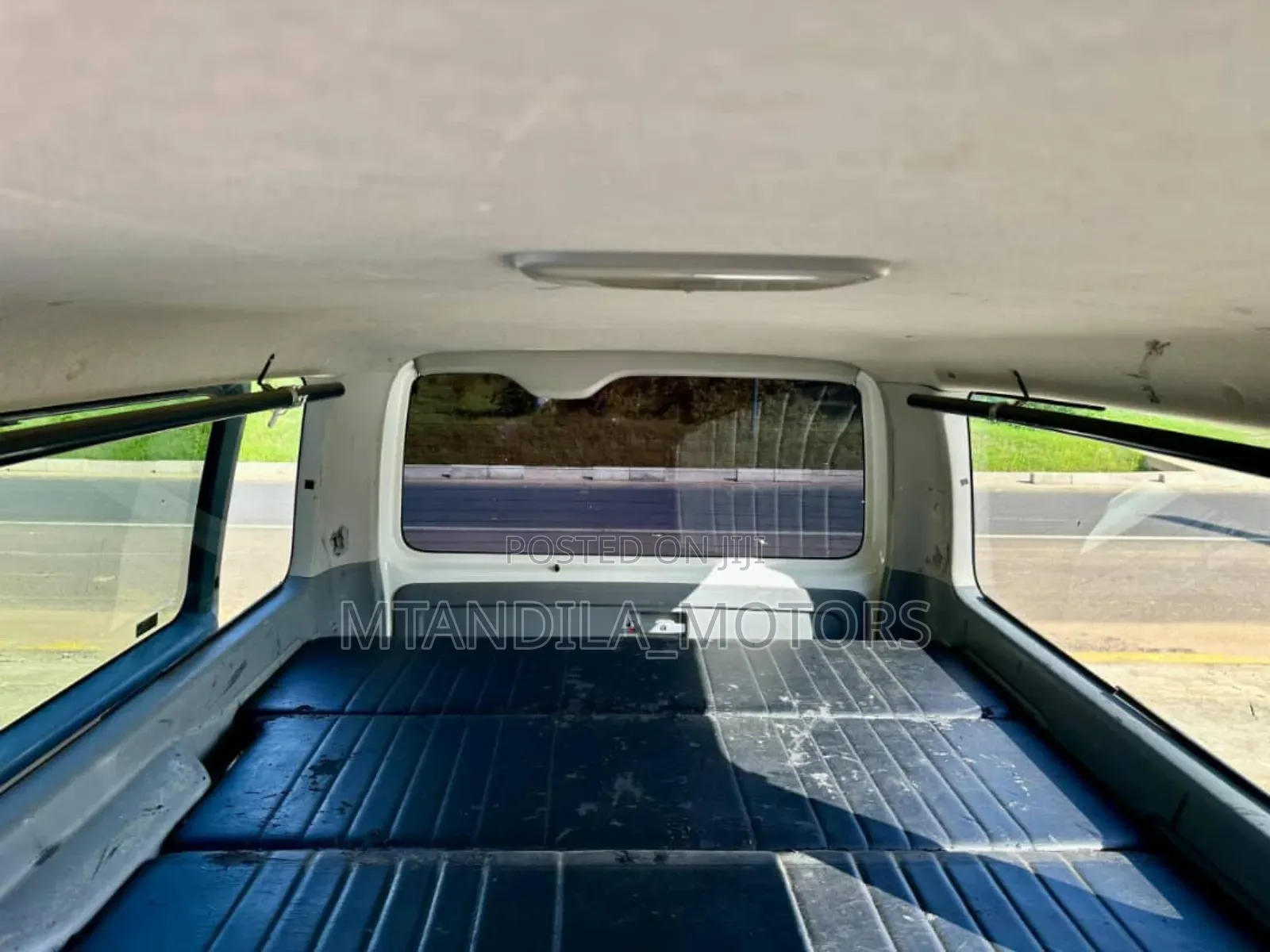Toyota Grand HiAce 2004 White
