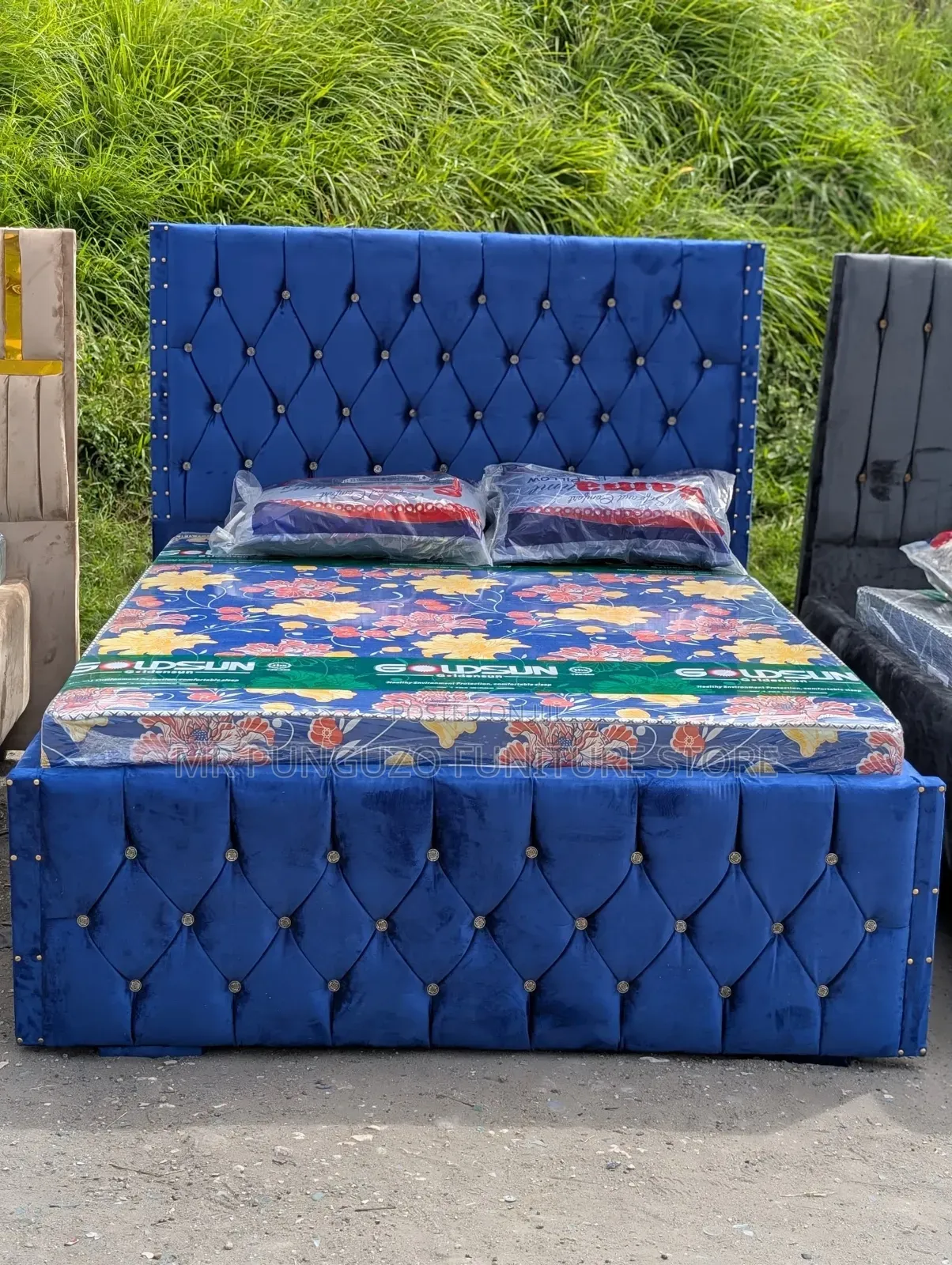 Kitanda Bed Sofa Classic Sana Na Godolo Mattress Na Mito