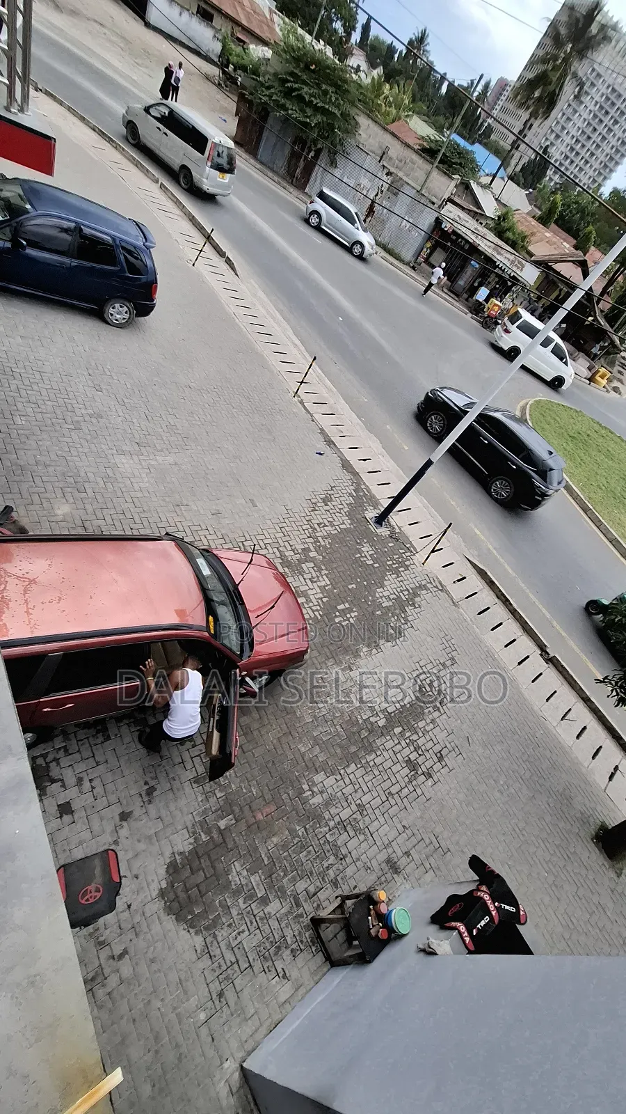 Busness Plot It Look at Tarmac Makumbusho