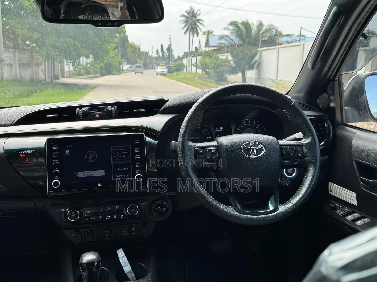 Toyota Hilux 2023 White