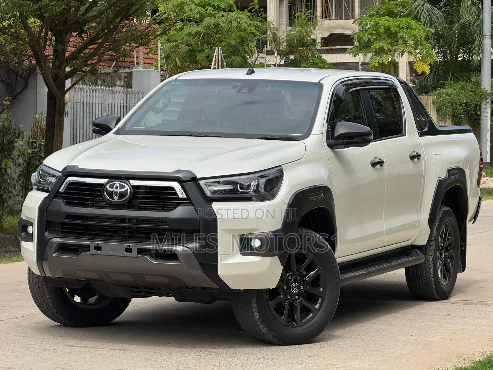 Toyota Hilux 2023 White