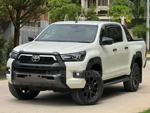 Toyota Hilux 2023 White