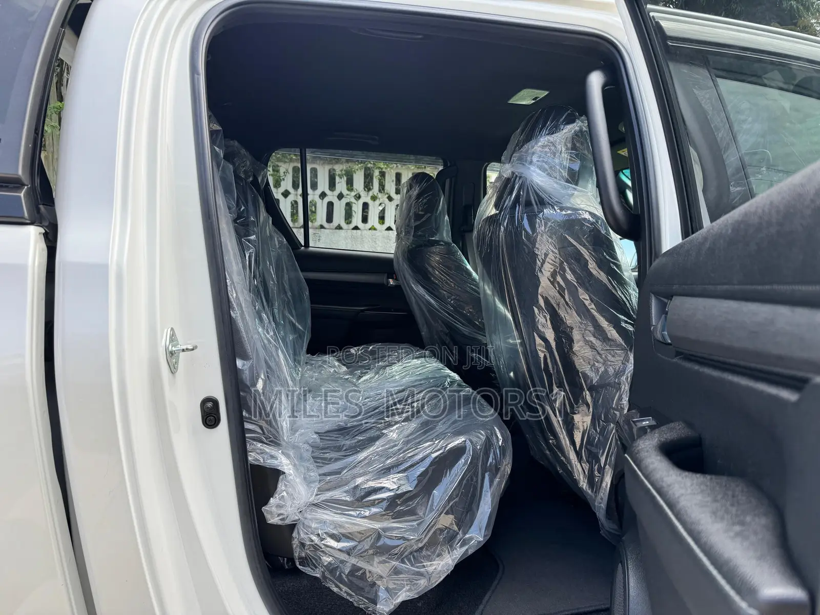 Toyota Hilux 2023 White