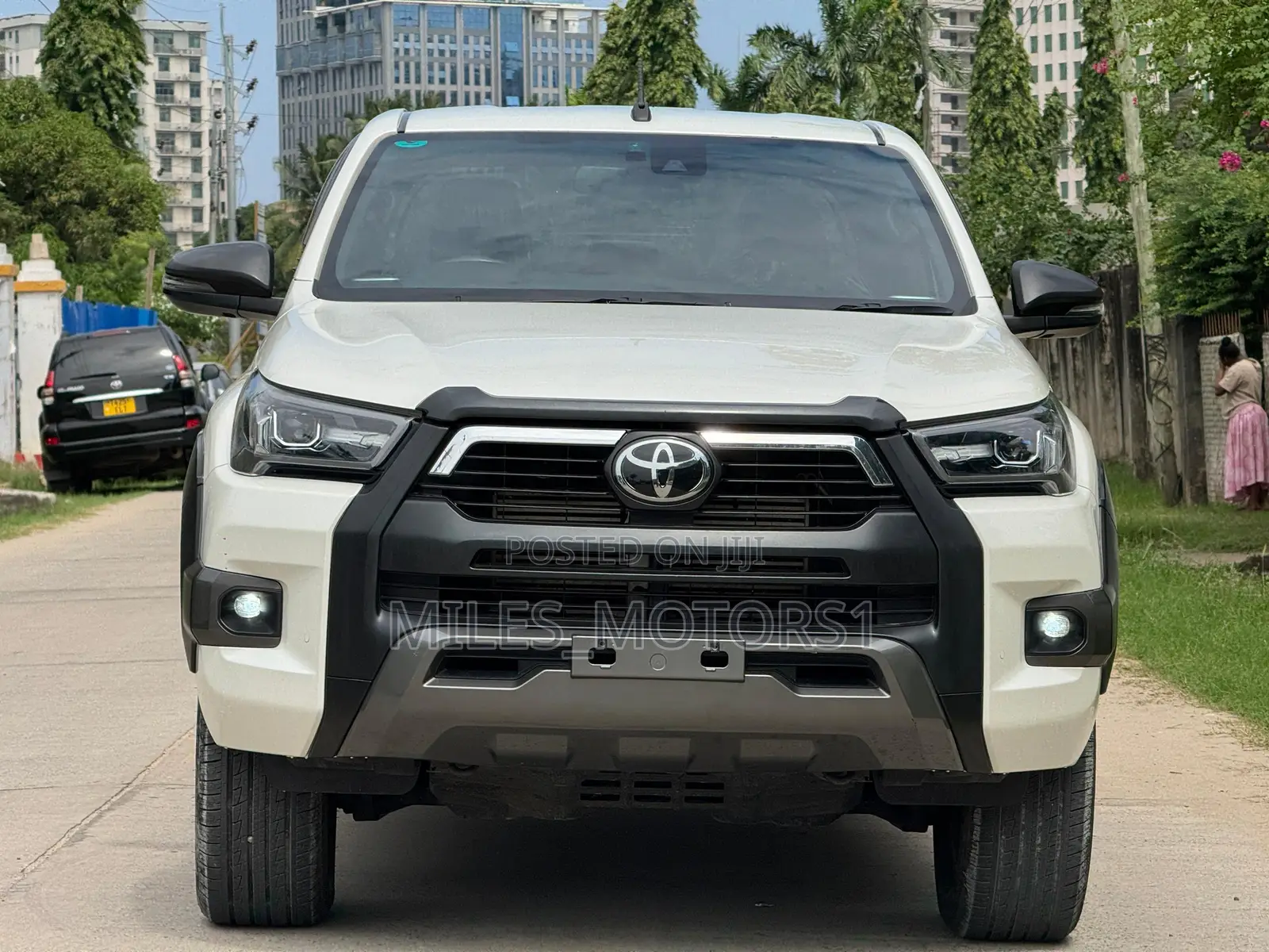 Toyota Hilux 2023 White