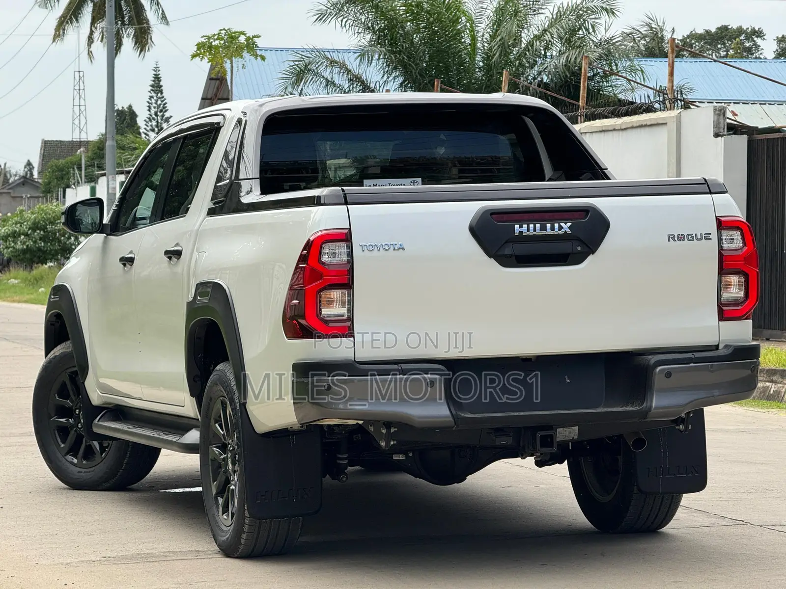 Toyota Hilux 2023 White