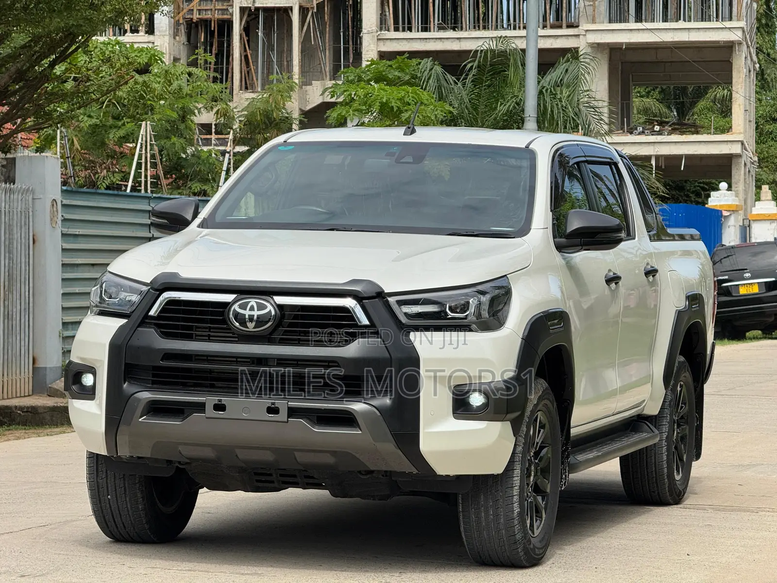 Toyota Hilux 2023 White