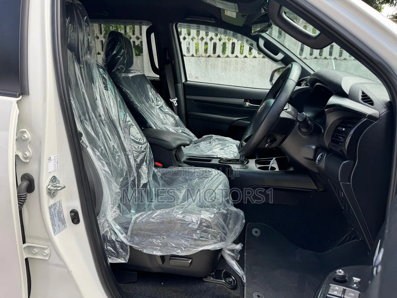 Toyota Hilux 2023 White
