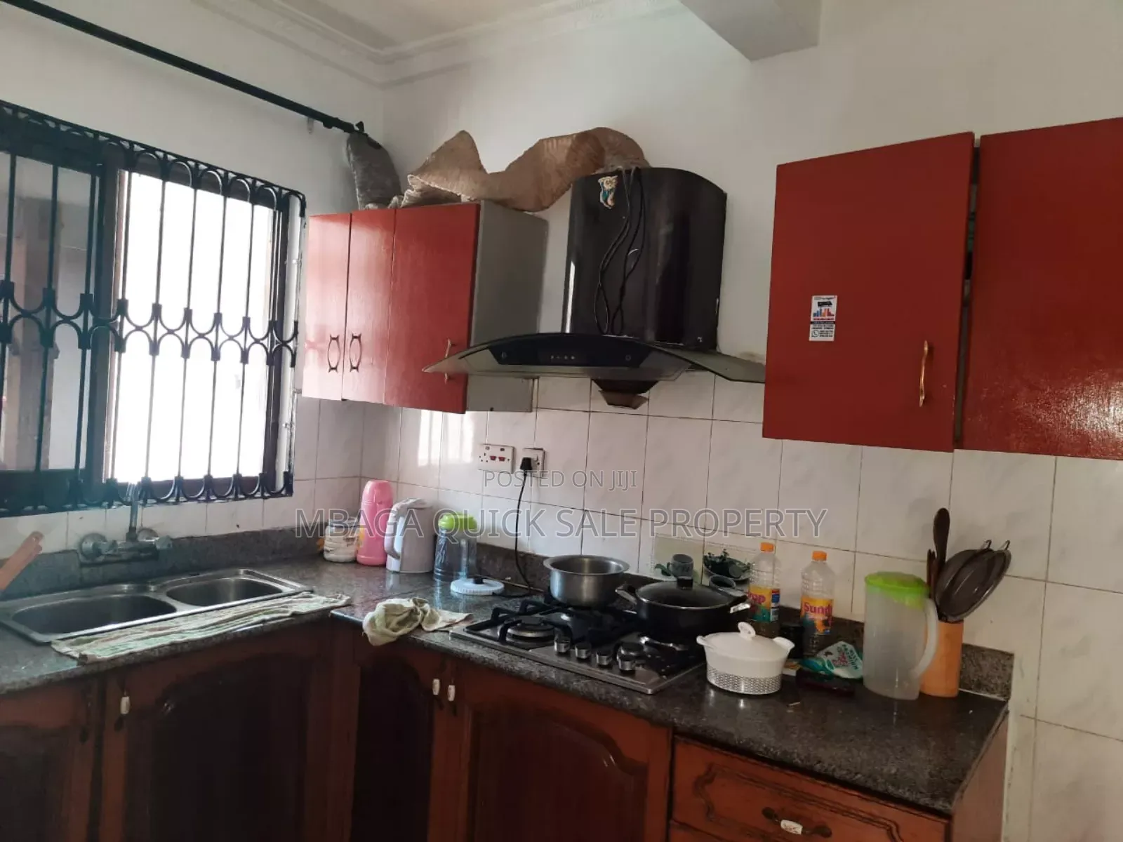 11bdrm House in Ada Estate for rent
