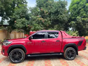 Toyota Hilux 2018 Red