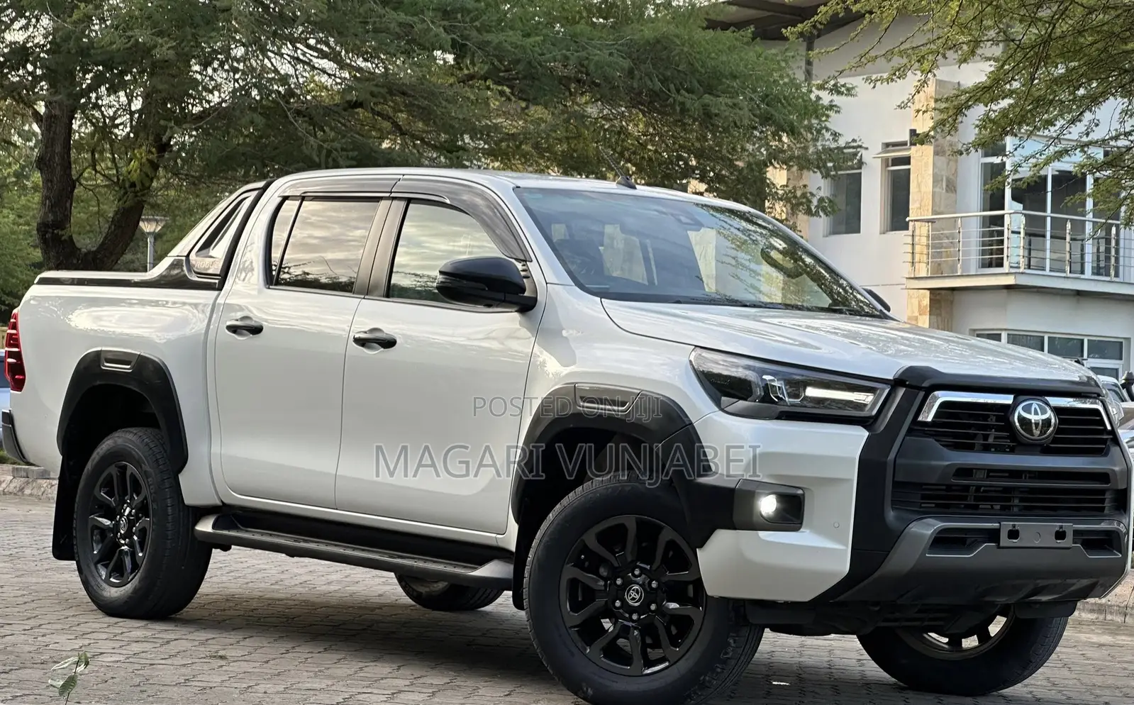 Toyota Hilux 2023 Beige