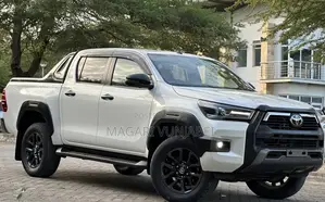 Toyota Hilux 2023 Beige