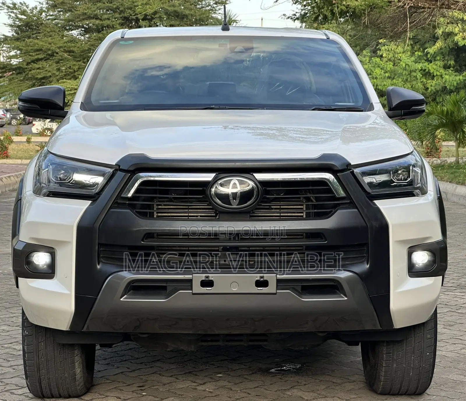 Toyota Hilux 2023 Beige