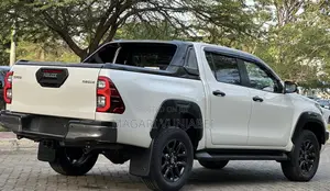 Toyota Hilux 2023 Beige
