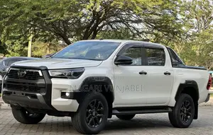 Toyota Hilux 2023 Beige