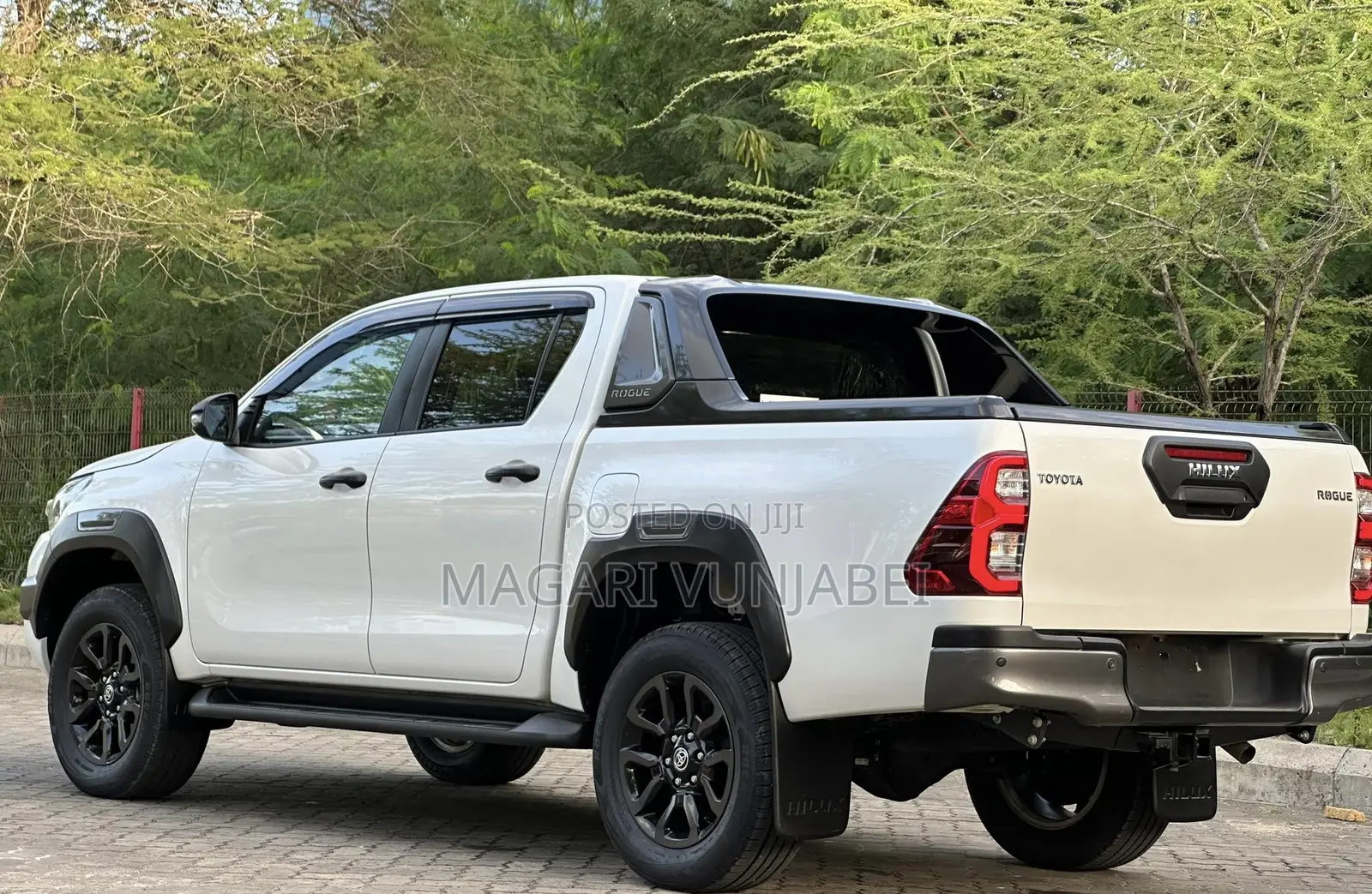 Toyota Hilux 2023 Beige