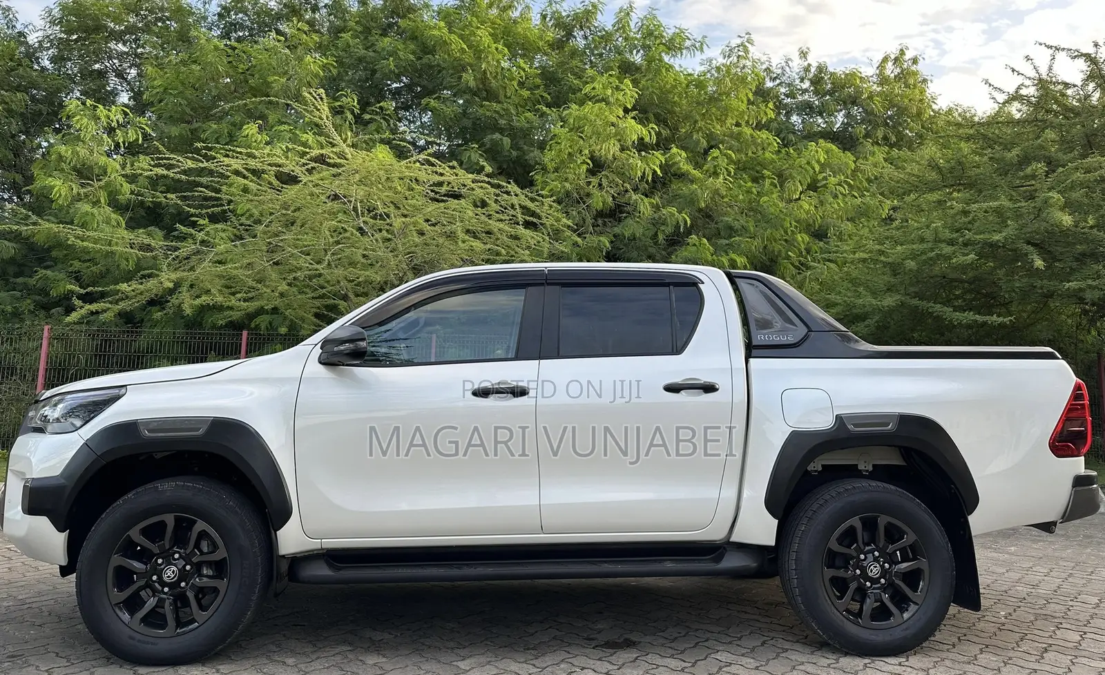 Toyota Hilux 2023 Beige