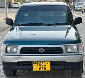 Photo - Toyota Hilux 2000 Green