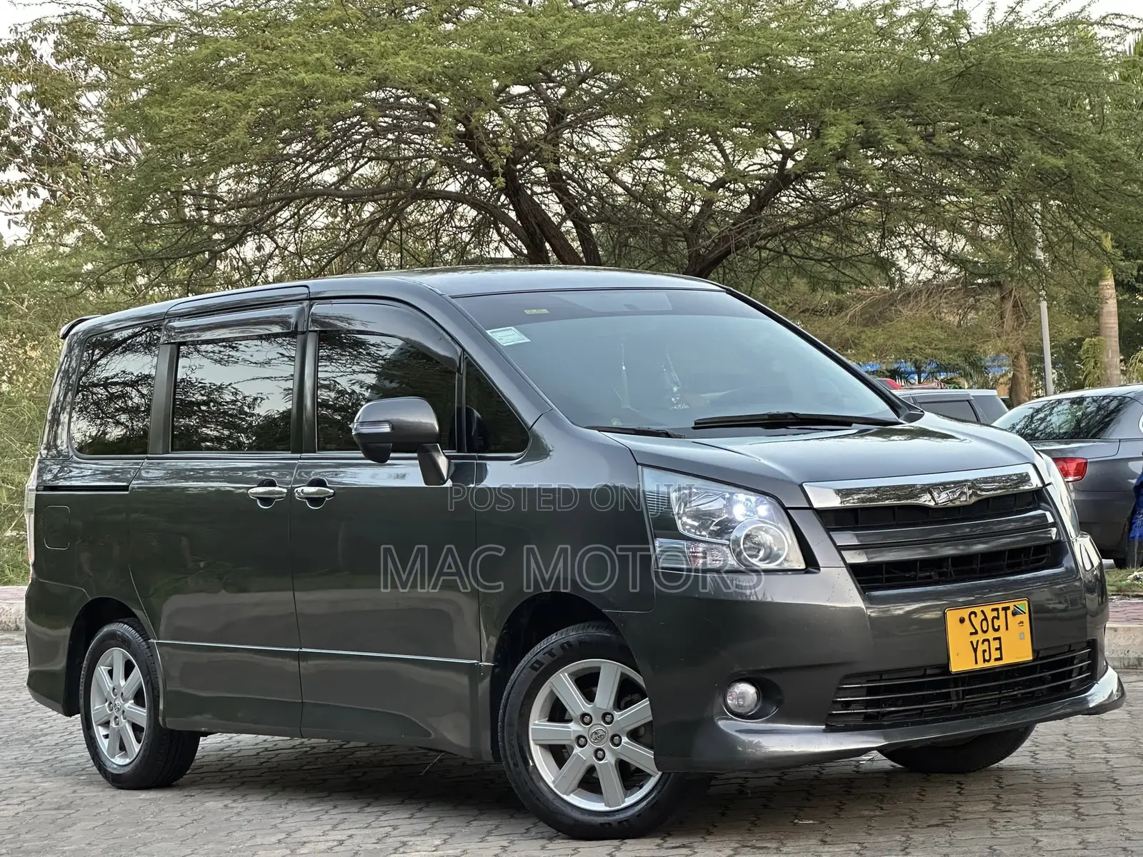 Toyota Noah 2007 Gray