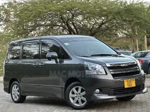 Toyota Noah 2007 Gray