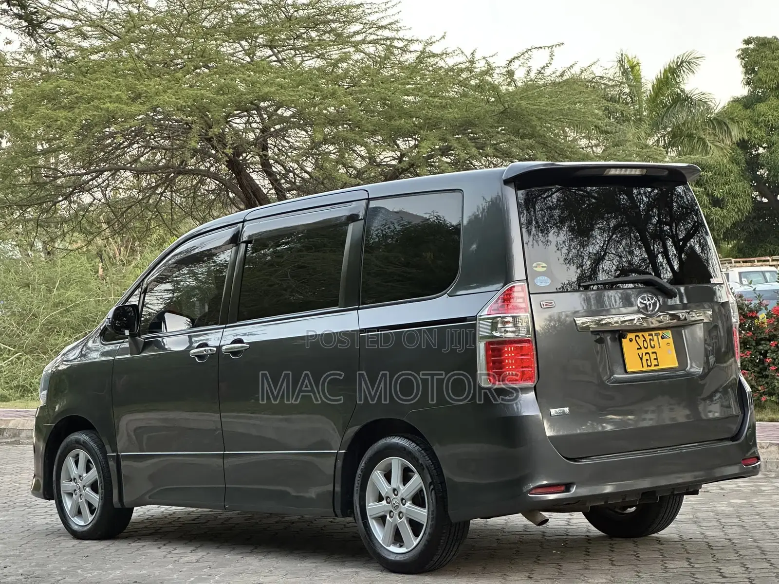 Toyota Noah 2007 Gray