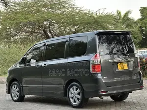 Toyota Noah 2007 Gray
