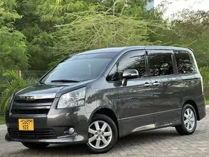 Toyota Noah 2007 Gray