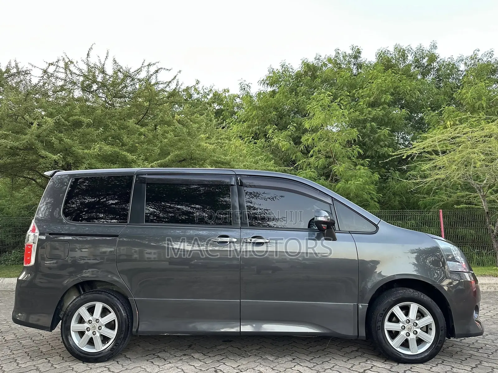 Toyota Noah 2007 Gray