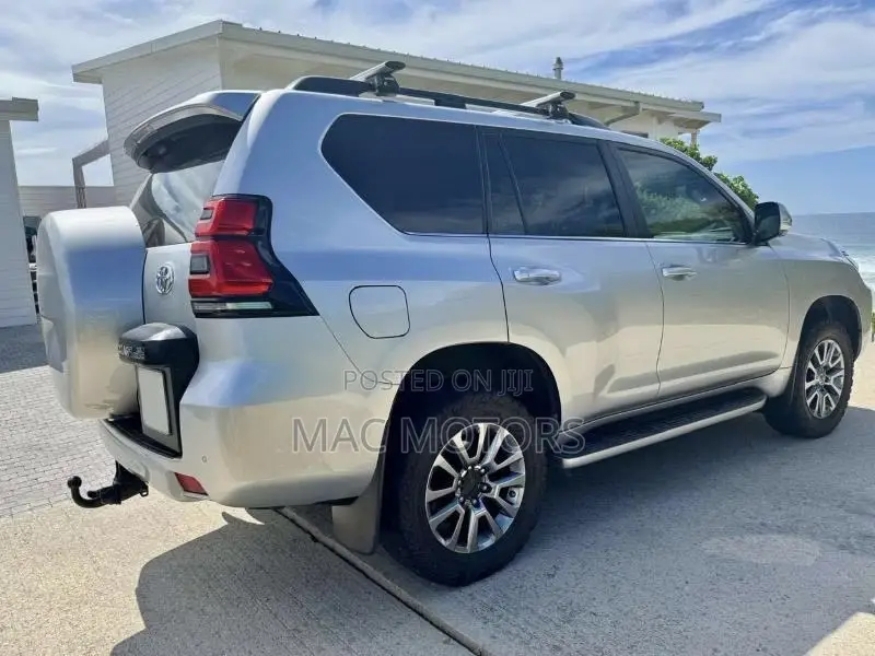 Toyota Land Cruiser Prado 2.8 2021 Silver