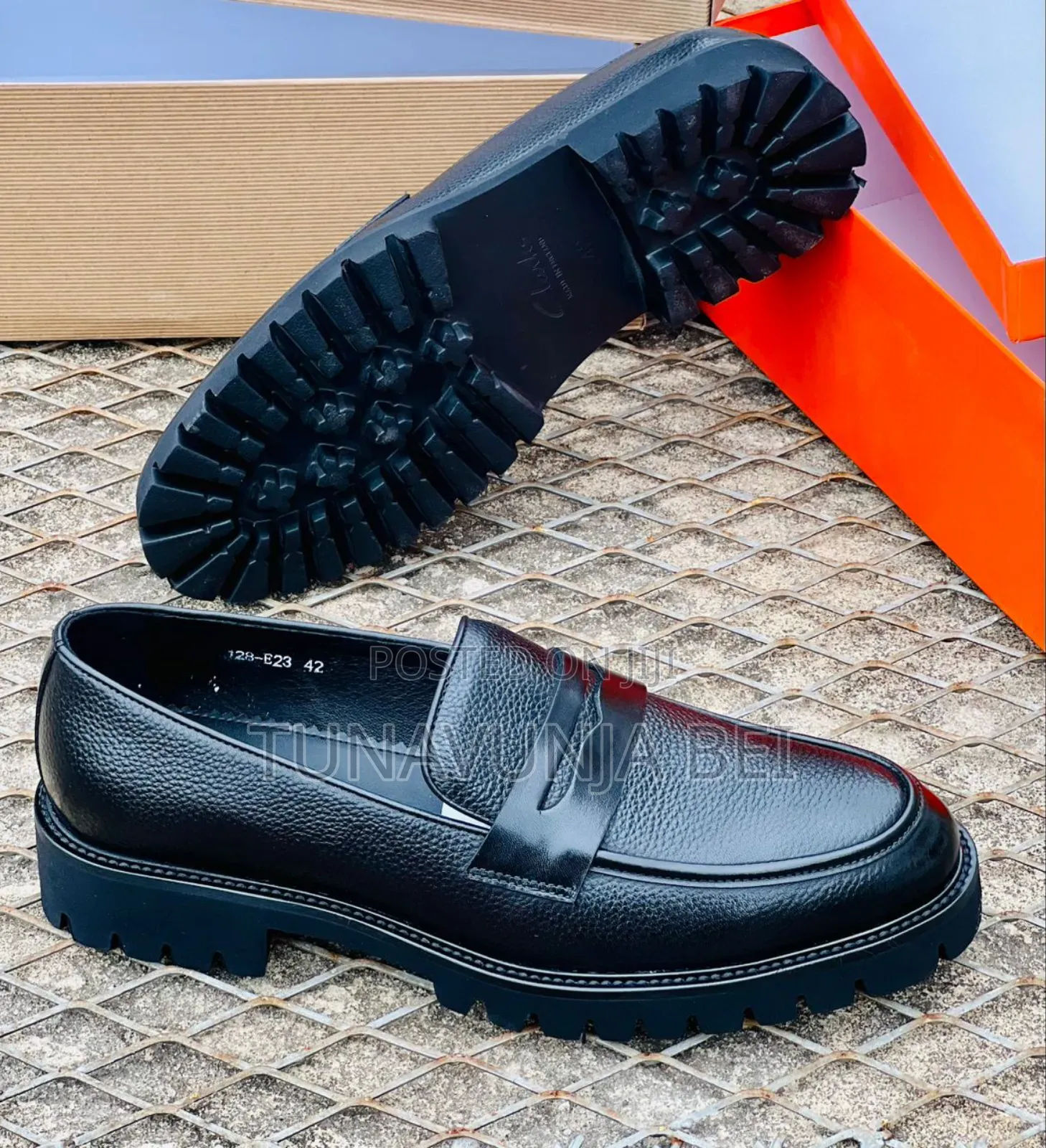 Cracks Moccains/ Leather Shoes