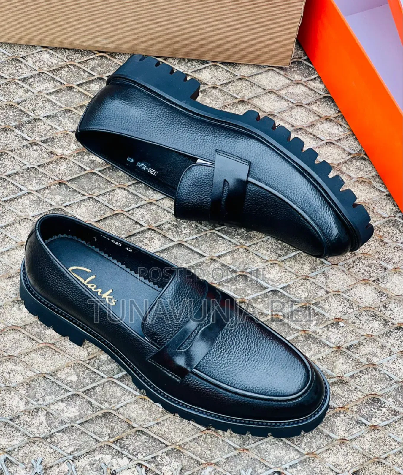 Cracks Moccains/ Leather Shoes