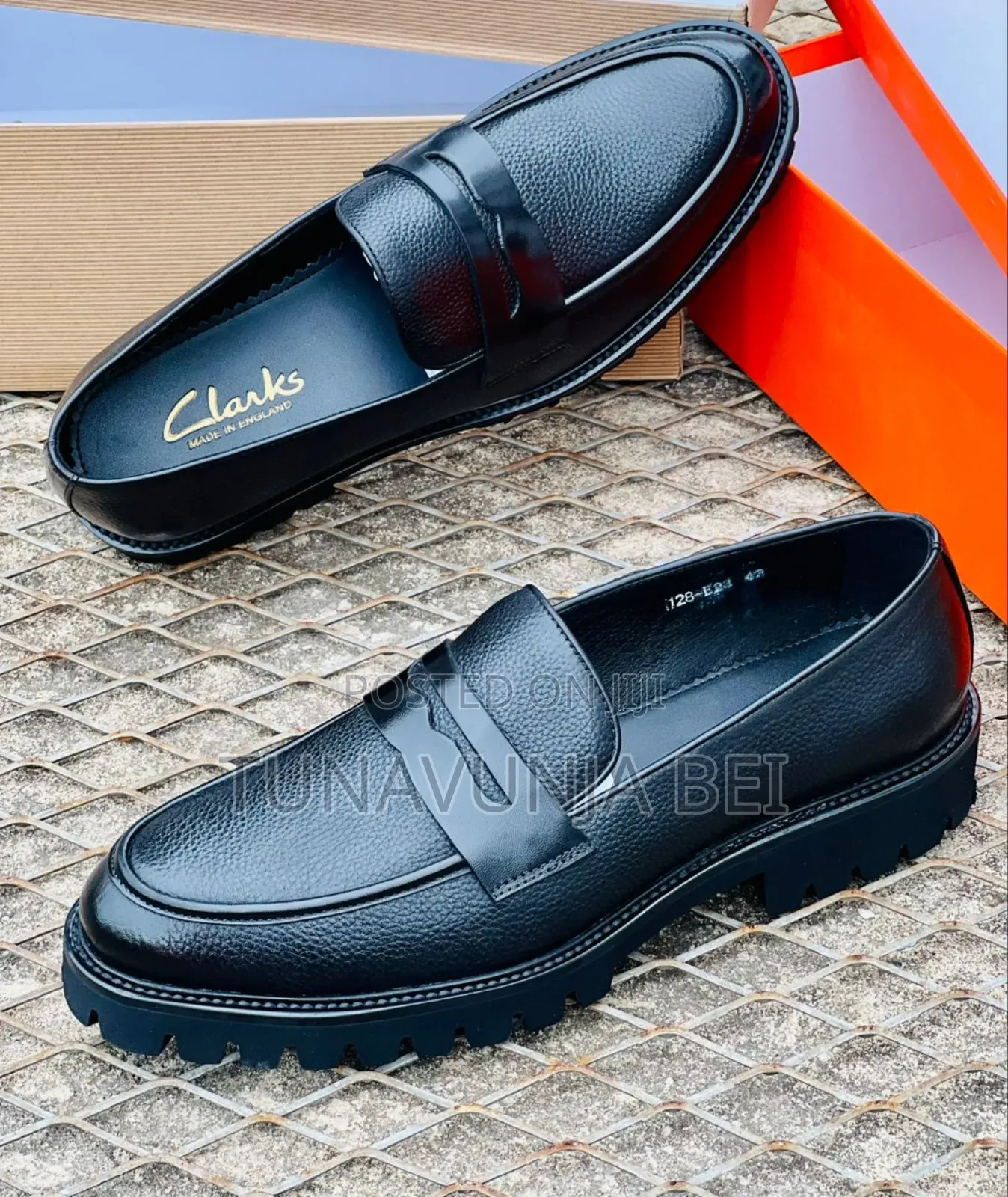 Cracks Moccains/ Leather Shoes