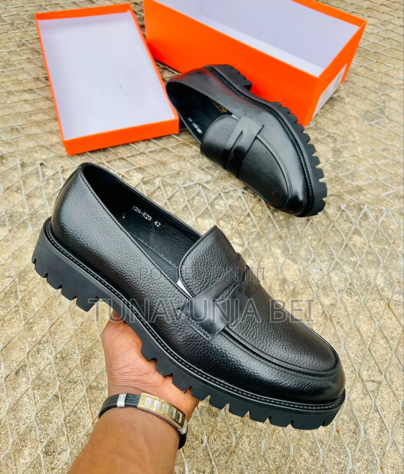 Cracks Moccains/ Leather Shoes