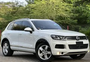 Photo - Volkswagen Touareg 2013 White