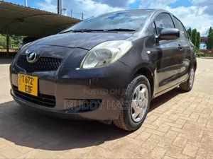 Toyota Vitz 2009 Gray