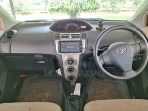 Toyota Vitz 2009 Gray