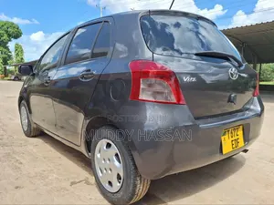Toyota Vitz 2009 Gray